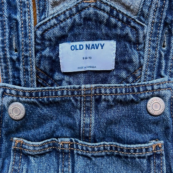 Old Navy Medium Wash Frayed Hem Jean Shortalls - Picture 4 of 4